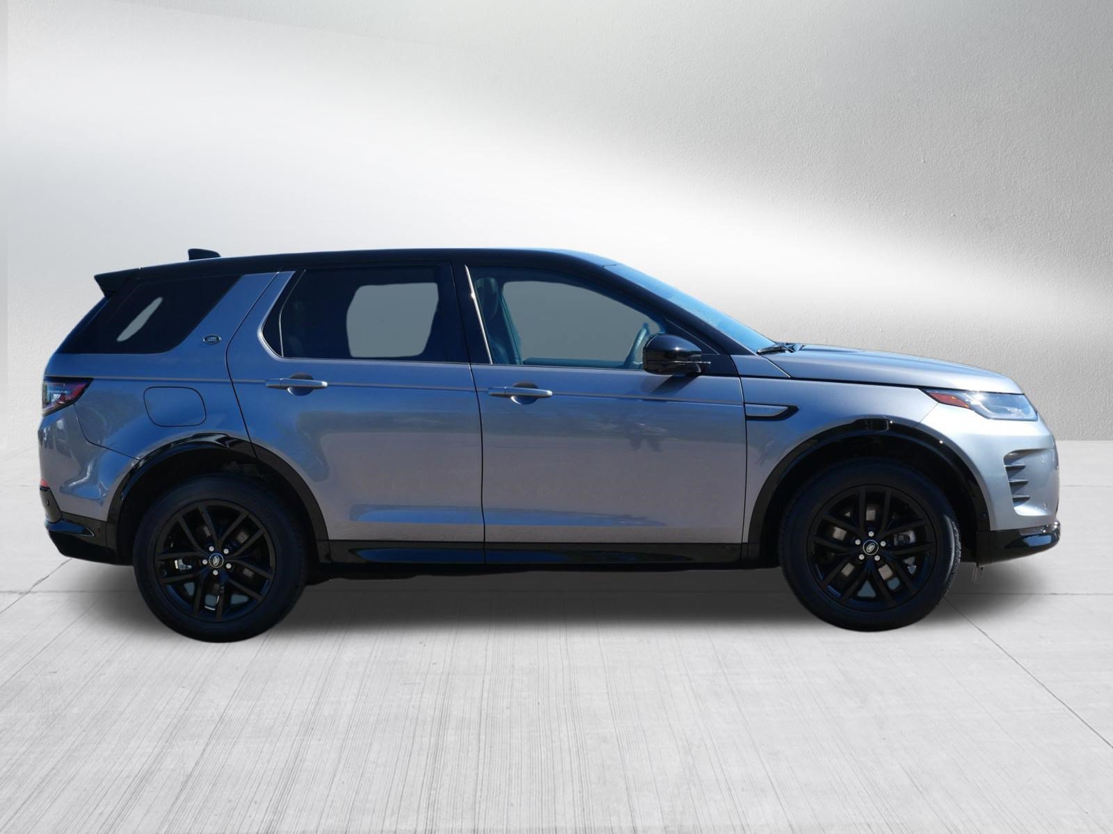 Used 2024 Land Rover Discovery Sport Dynamic SE AWD/4WD image 6
