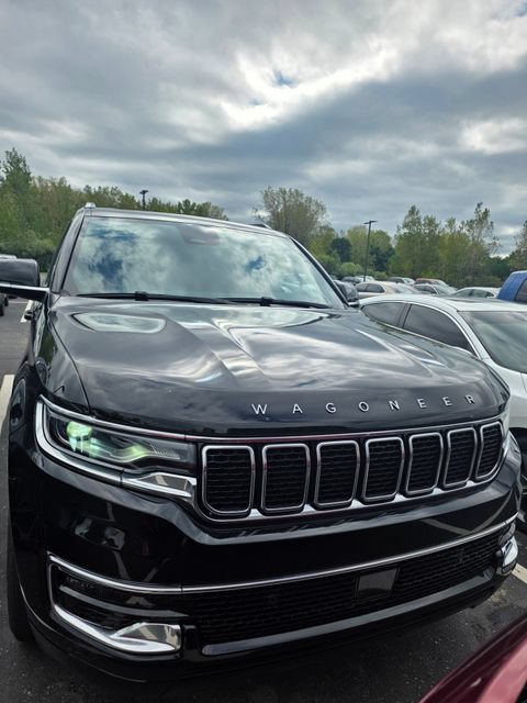Used 2024 Jeep Wagoneer 4WD w/ Premium Group I image 2