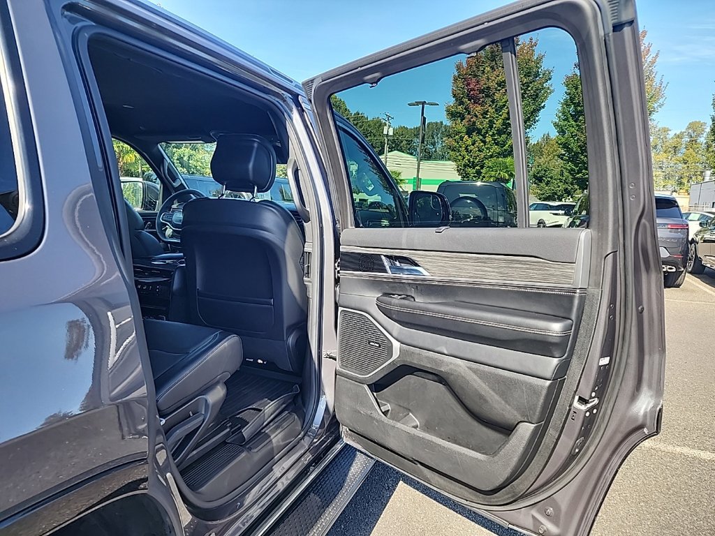 Used 2022 Jeep Wagoneer Series III w/ Convenience Group I RWD image 17