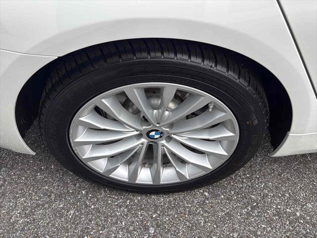 Used 2023 BMW 530i xDrive i xDrive w/ Premium Package image 12