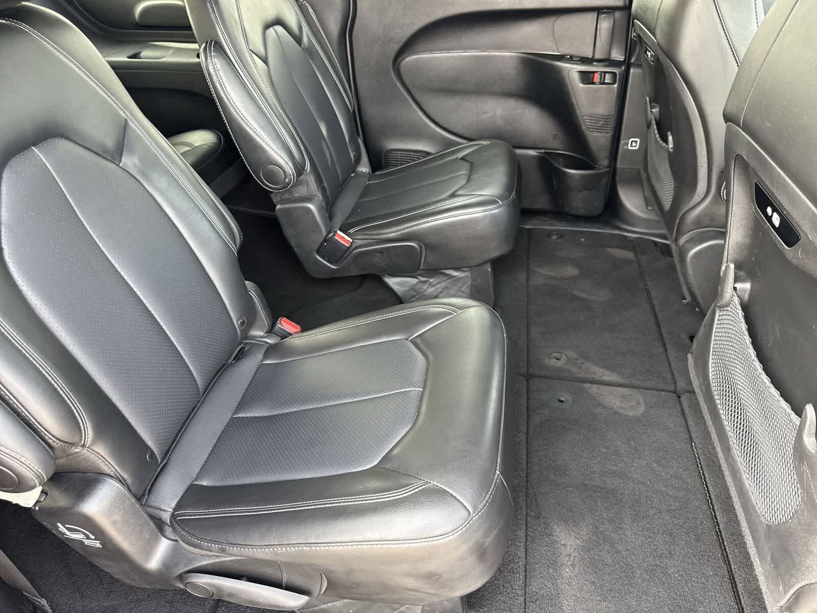 Used 2025 Chrysler Pacifica Select FWD image 14
