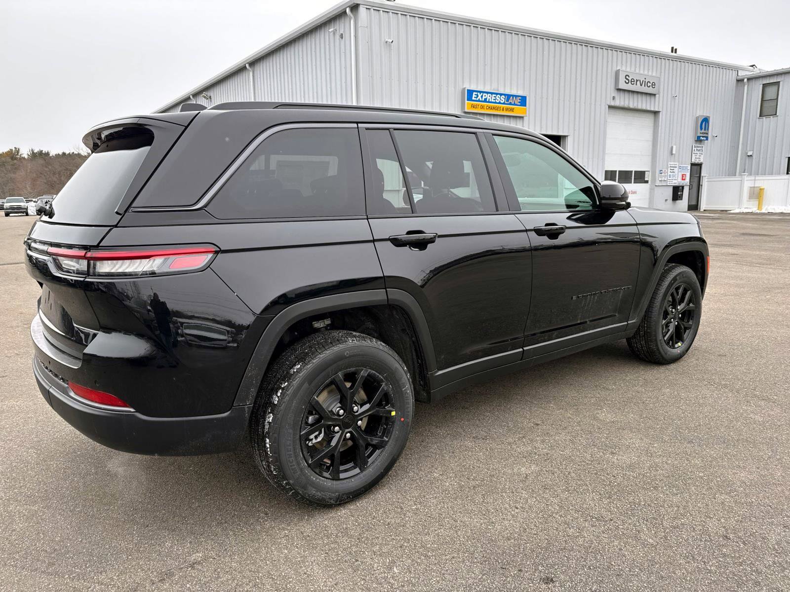 New 2026 Jeep Grand Cherokee Altitude image 2