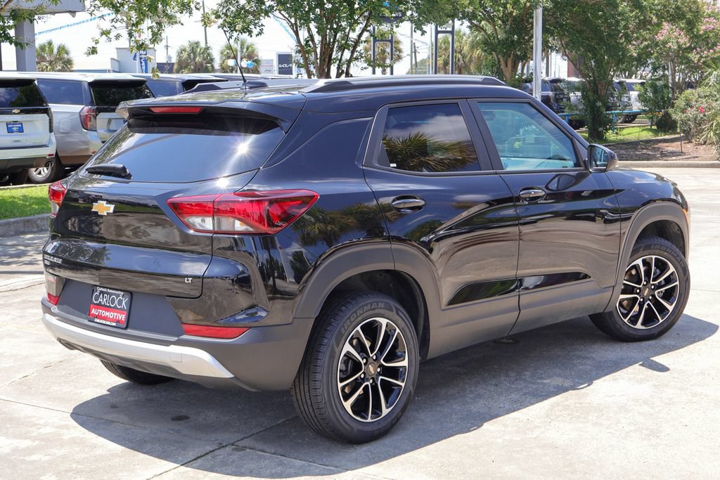 Used 2025 Chevrolet TrailBlazer LT AWD/4WD image 2