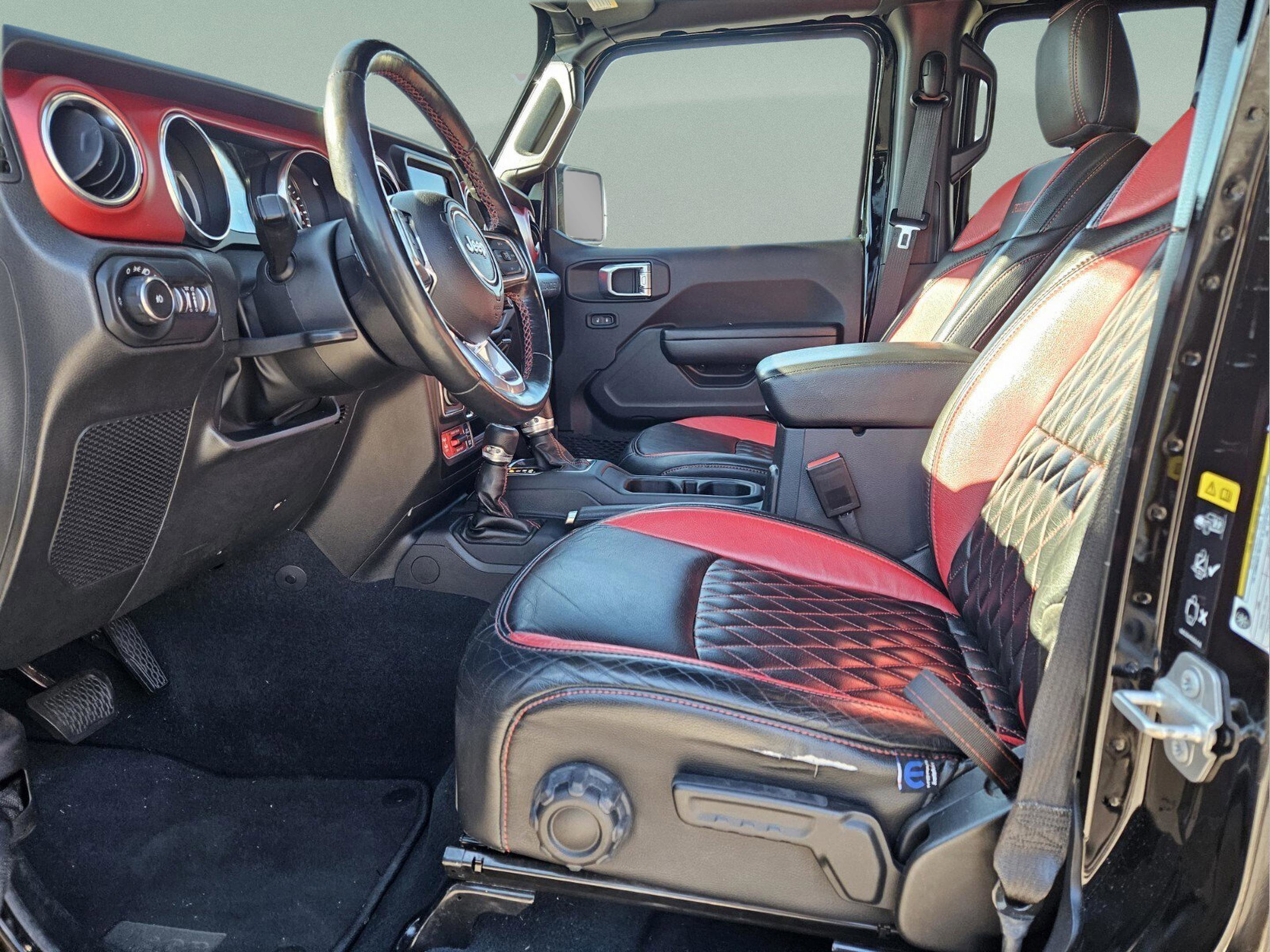 Used 2022 Jeep Wrangler Unlimited Rubicon w/ Xtreme Recon 35" Tire Package image 16