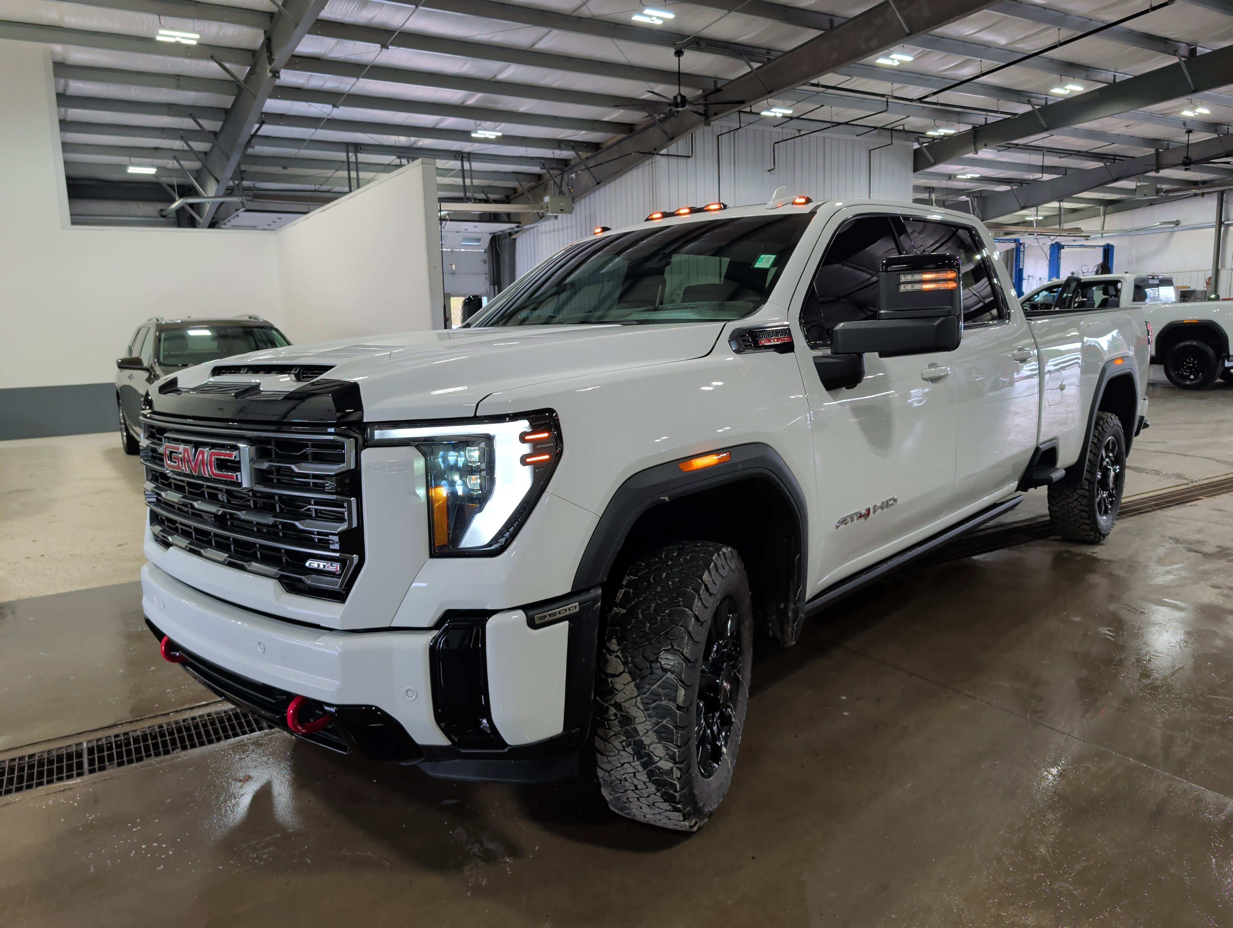 Used 2025 GMC Sierra 3500 AT4 w/ AT4 Premium Plus Package image 7