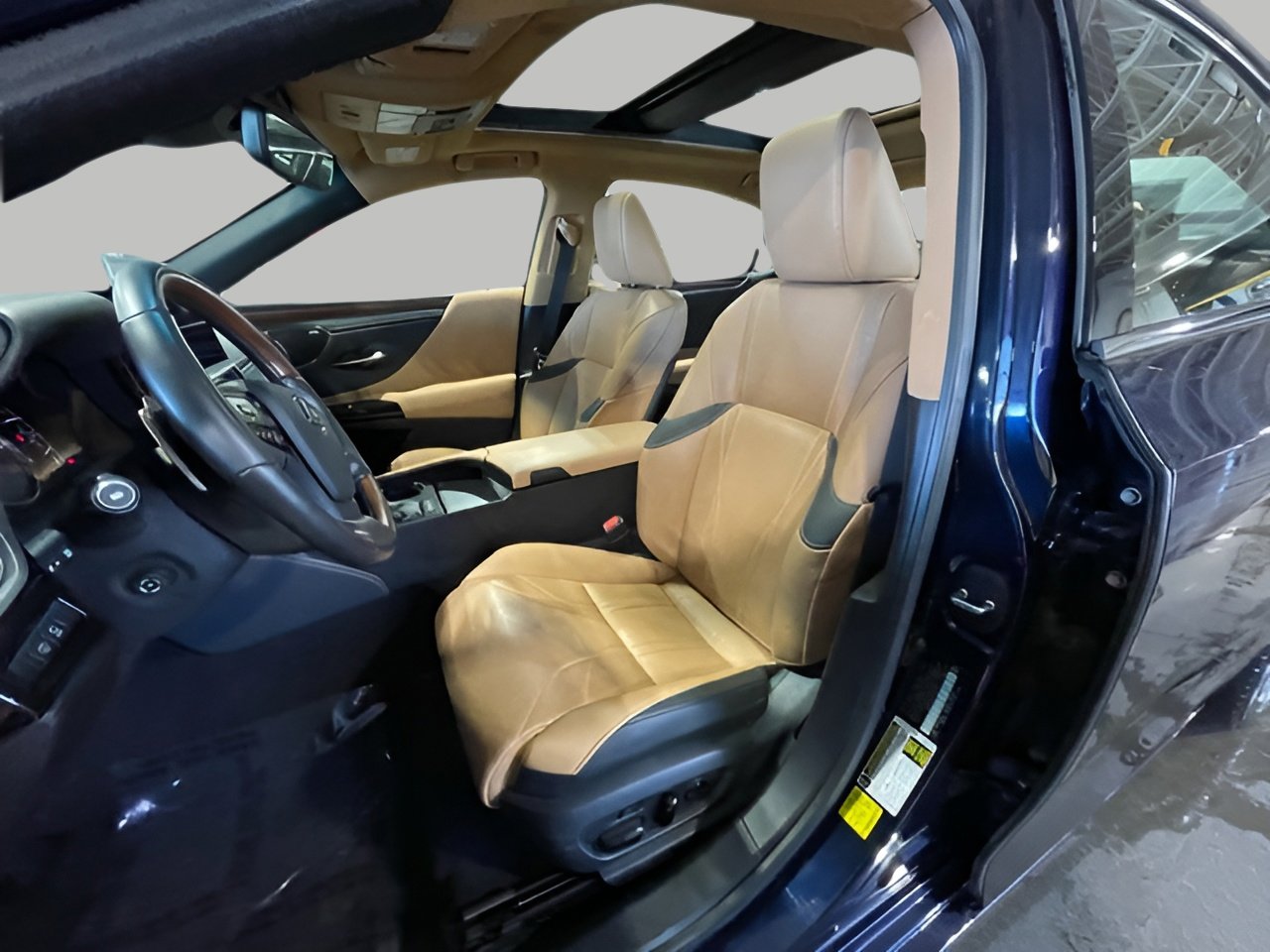 Used 2024 Lexus ES 350 Ultra Luxury w/ Accessory Package (Z1) image 20