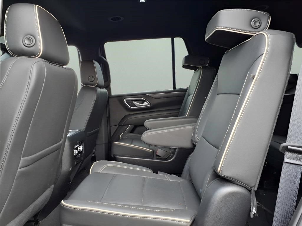 Used 2024 GMC Yukon SLT AWD/4WD image 5