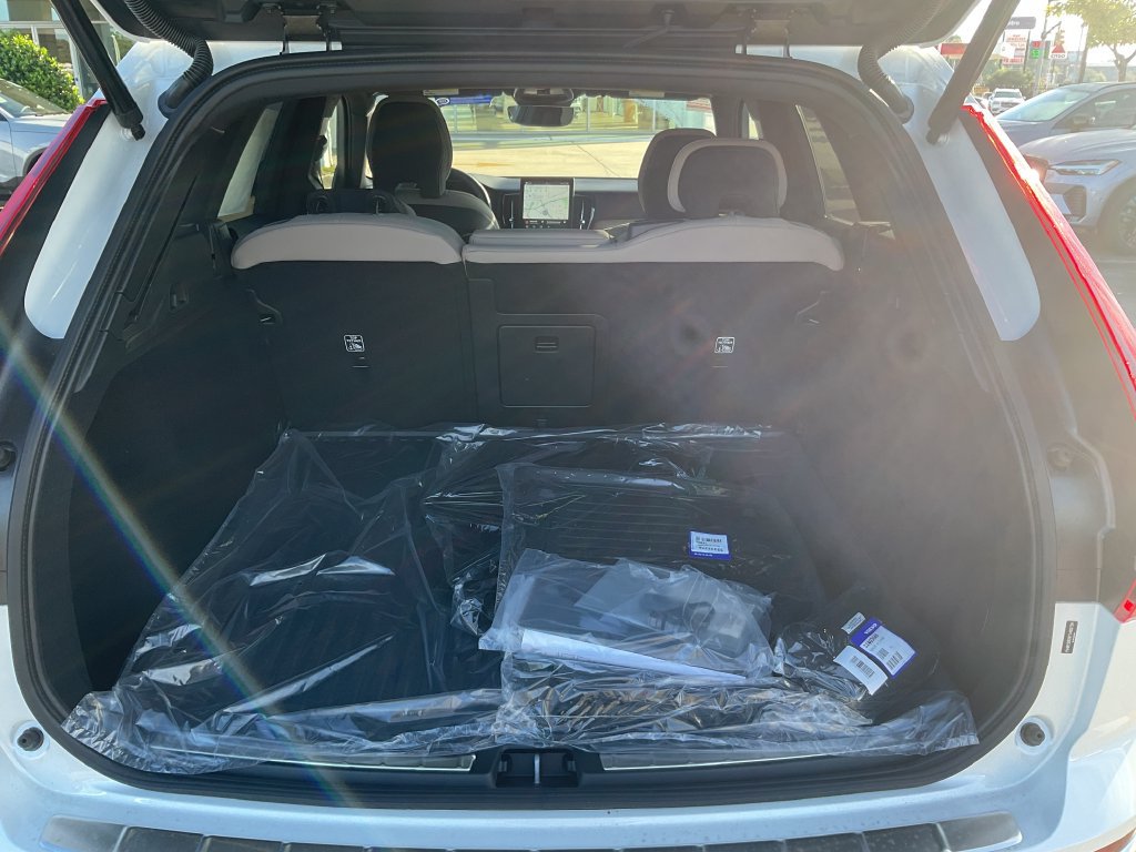 New 2026 Volvo XC60 B5 Plus w/ Protection Package Premier AWD/4WD image 10