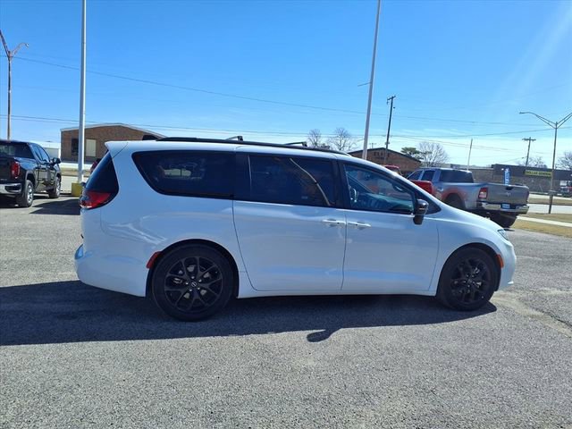 Used 2025 Chrysler Pacifica Limited image 19