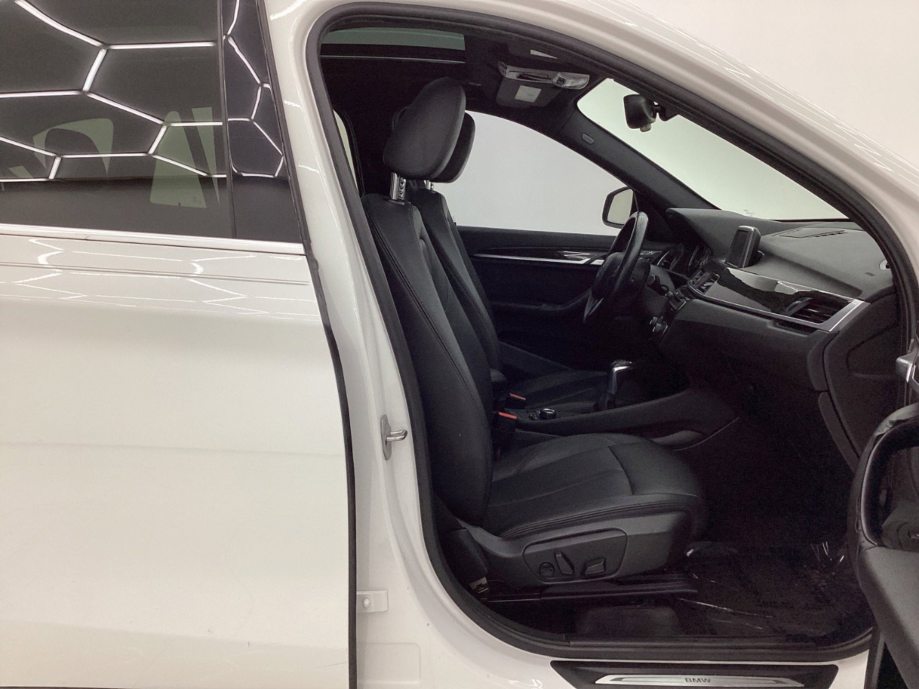 Used 2018 BMW X1 sDrive28i w/ Convenience Package image 15