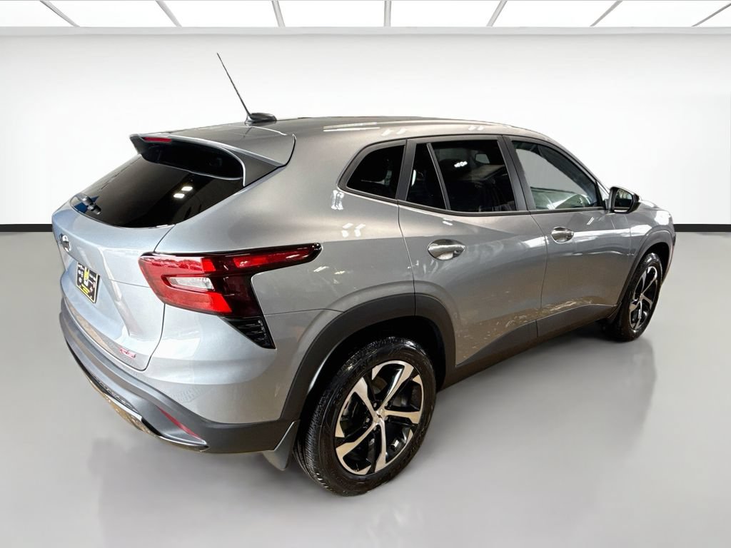 New 2026 Chevrolet Trax RS w/ Sunroof Package FWD image 5