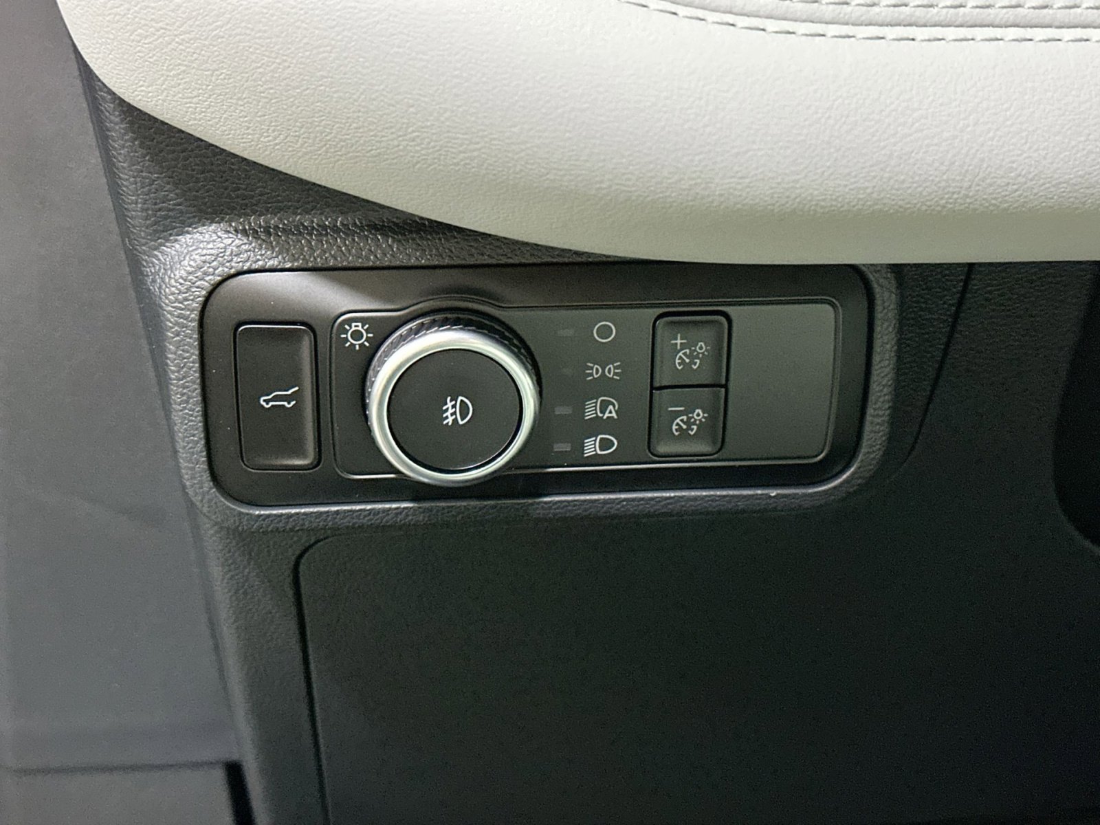 New 2026 Ford Explorer Platinum w/ LUX Leather Package image 17