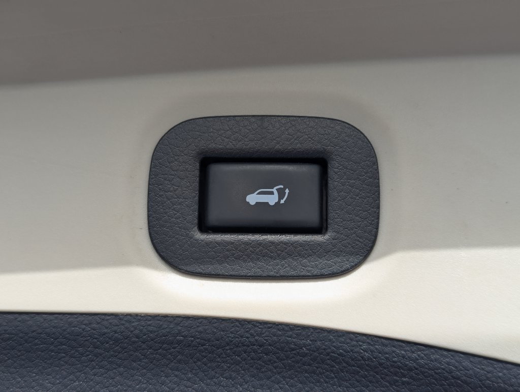 Used 2016 Nissan Rogue SV w/ SV Premium Package FWD image 34