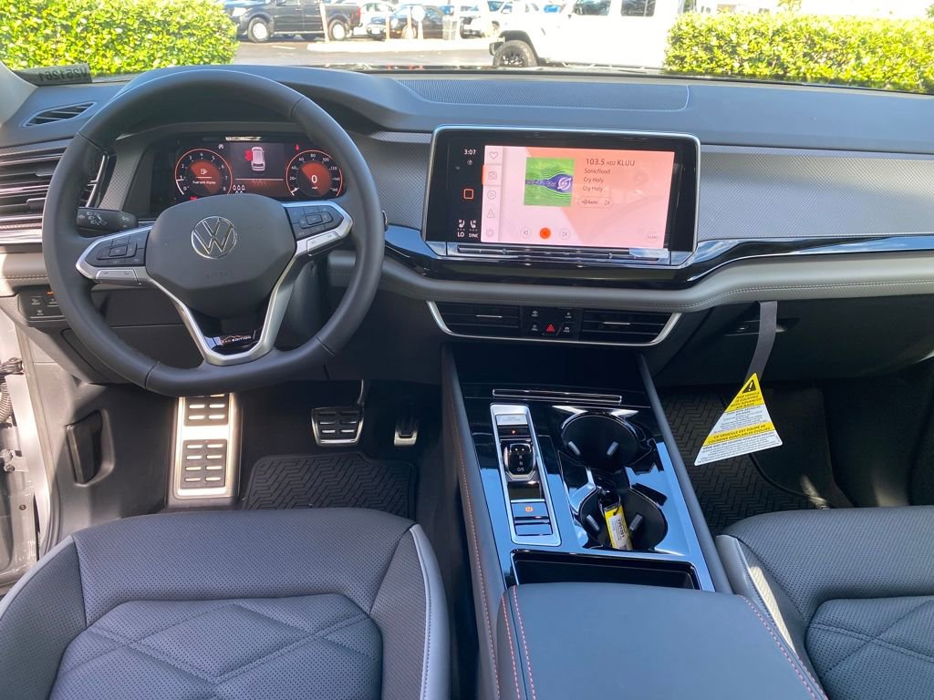 New 2025 Volkswagen Atlas Peak Edition SE image 30