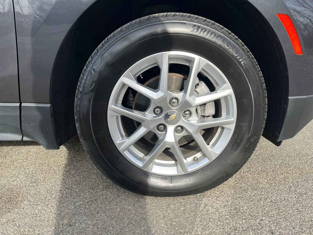 Used 2022 Chevrolet Equinox LT image 2