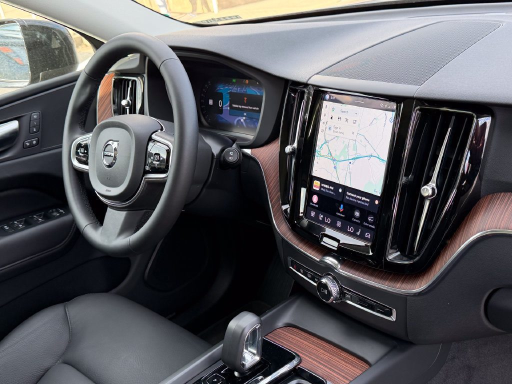 Used 2024 Volvo XC60 B5 Plus w/ Protection Package Premier AWD/4WD image 14