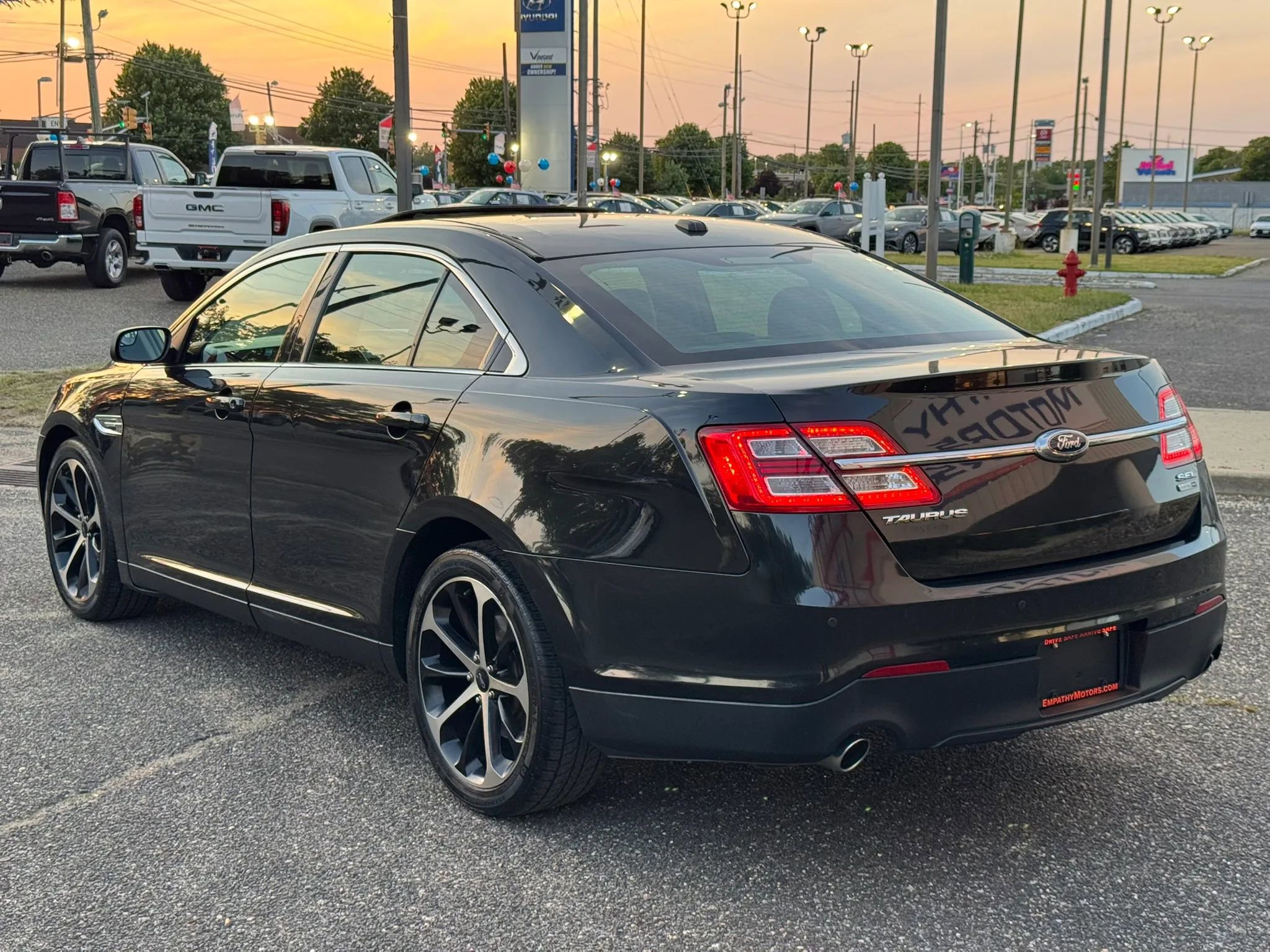 Used 2015 Ford Taurus SEL w/ Equipment Group 201A AWD/4WD image 3