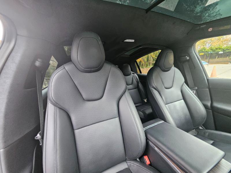 Used 2022 Tesla Model X image 54