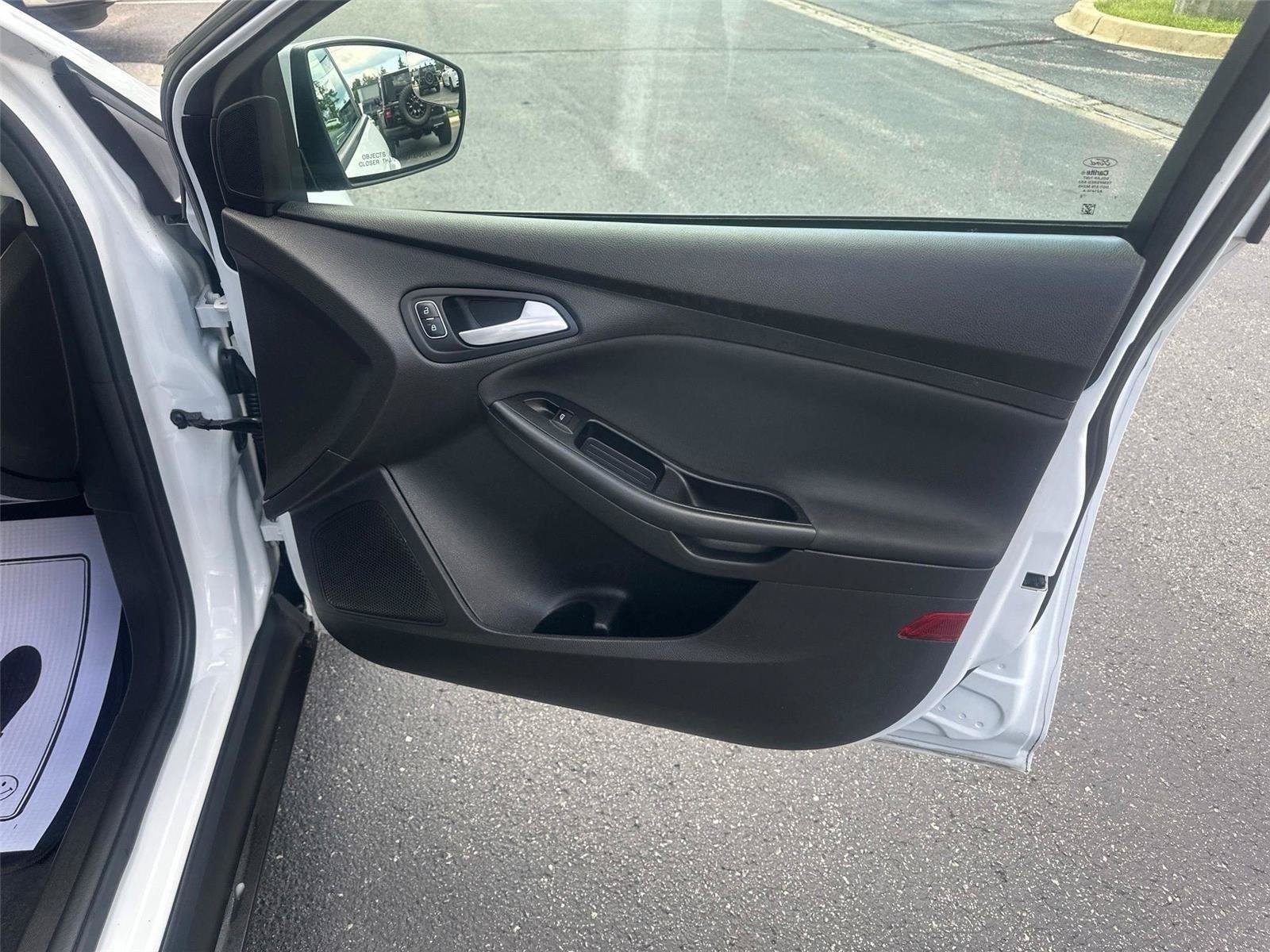 Used 2017 Ford Focus SE FWD image 10