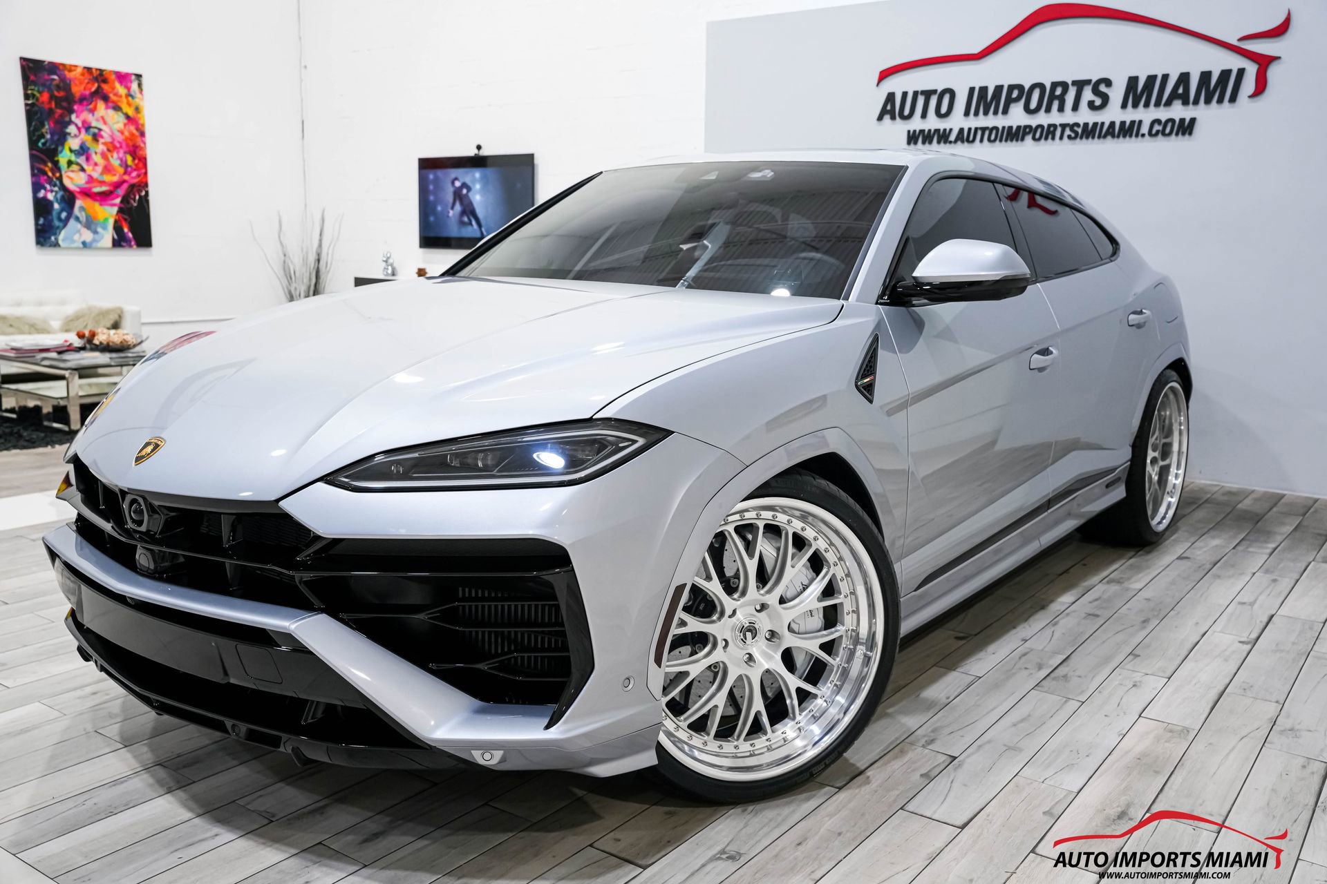Used 2025 Lamborghini Urus SE image 1