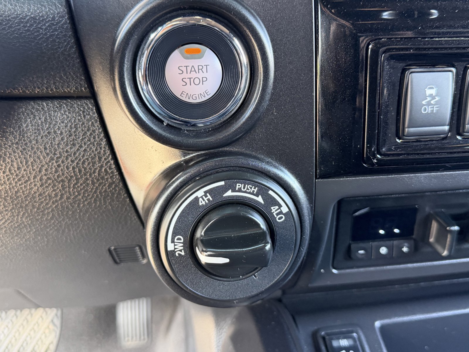 Used 2021 Nissan Titan PRO-4X w/ Pro-4x Convenience Package image 31