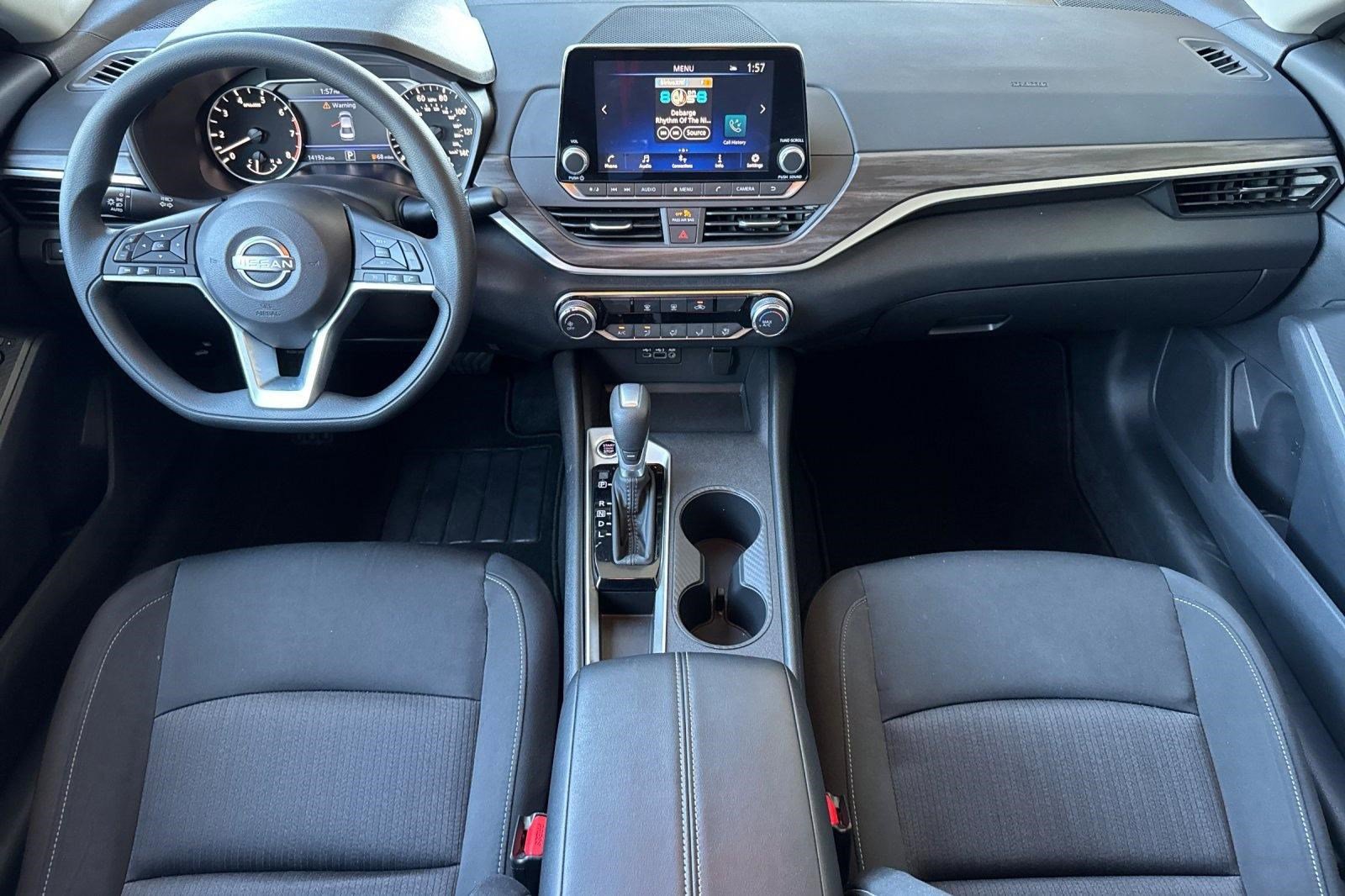 Used 2025 Nissan Altima 2.5 SV FWD image 14