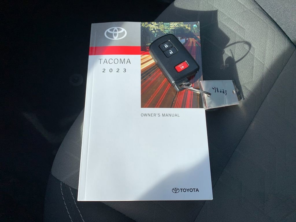 Used 2023 Toyota Tacoma TRD Off-Road image 9