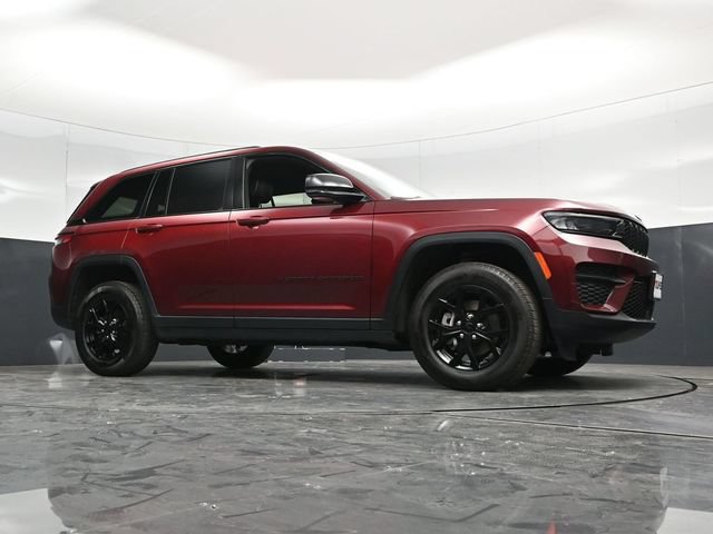 Used 2025 Jeep Grand Cherokee Altitude AWD/4WD image 53
