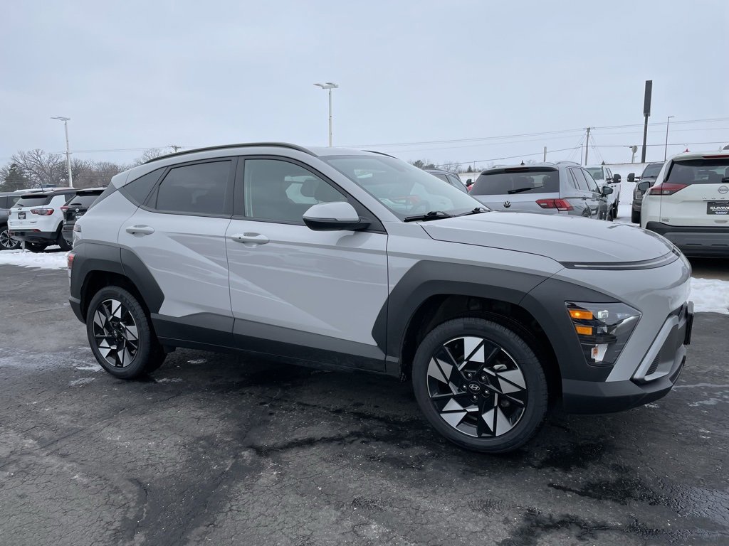 Used 2024 Hyundai Kona SEL image 2