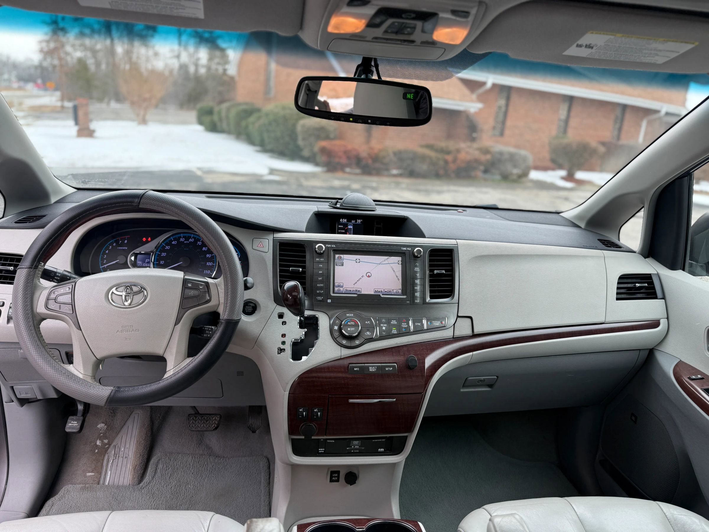 Used 2011 Toyota Sienna Limited w/ Premium Pkg AWD/4WD image 12