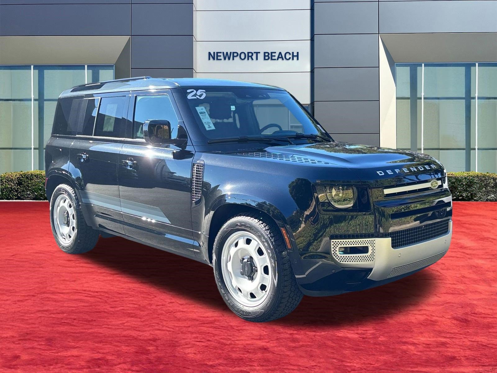 Used 2025 Land Rover Defender 110 S image 7