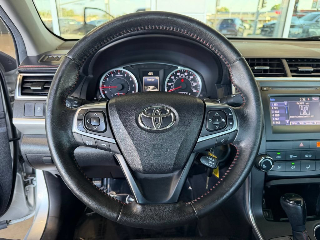 Used 2015 Toyota Camry SE FWD image 23