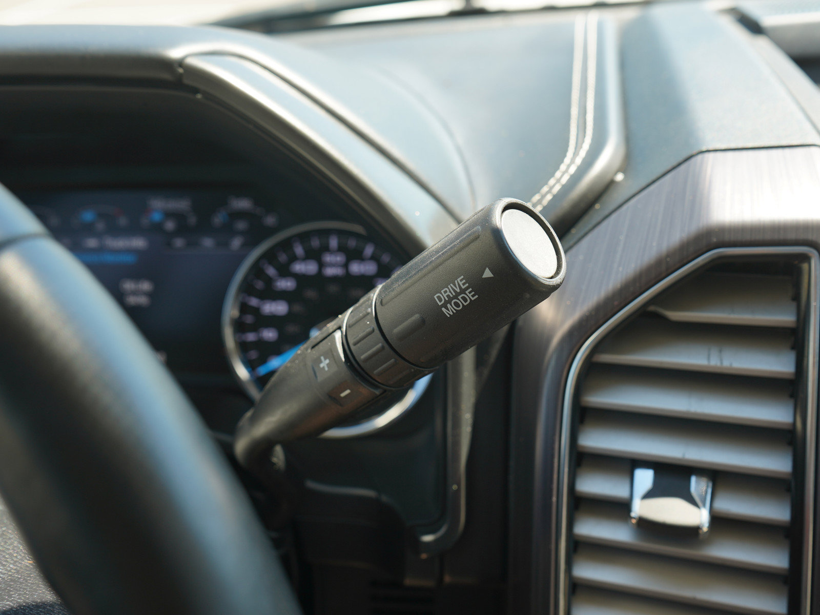 Used 2020 Ford F350 Limited AWD/4WD image 23