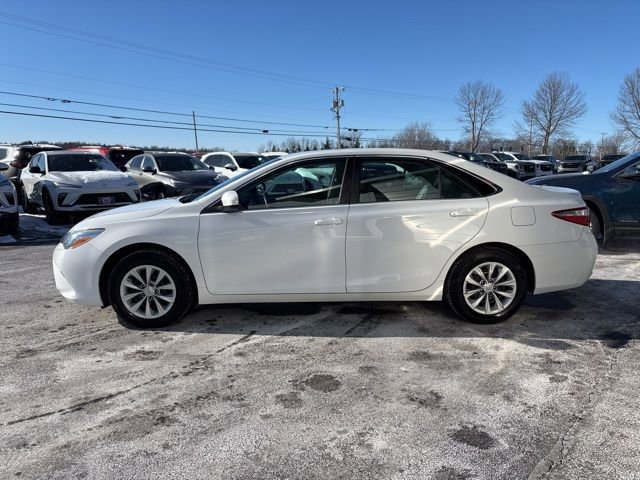 Used 2017 Toyota Camry LE image 4