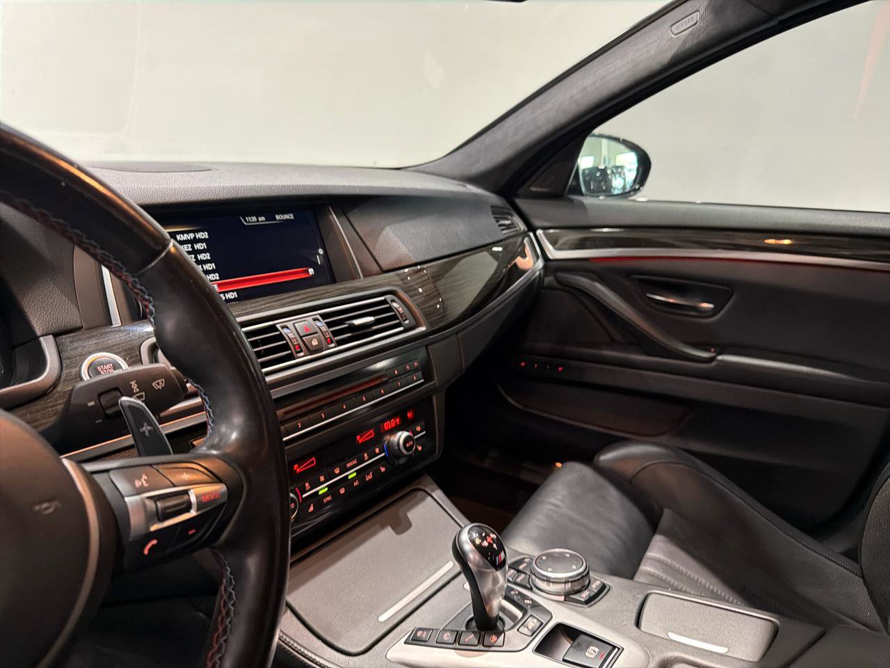 Used 2016 BMW M5 RWD image 18