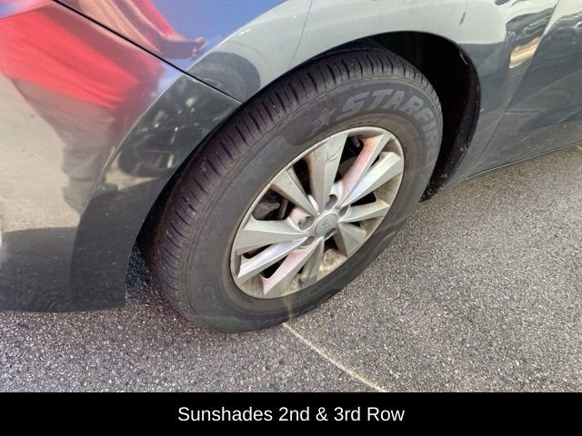 Used 2017 Kia Sedona LX w/ LX Essentials Premium Package image 8