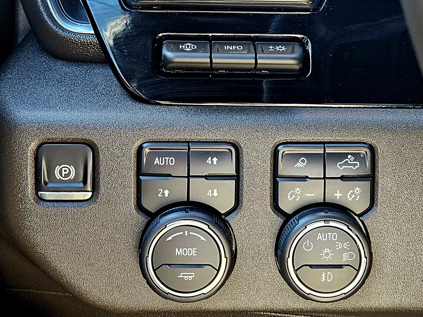 Used 2025 Chevrolet Silverado 2500 LTZ w/ LTZ Plus Package AWD/4WD image 44