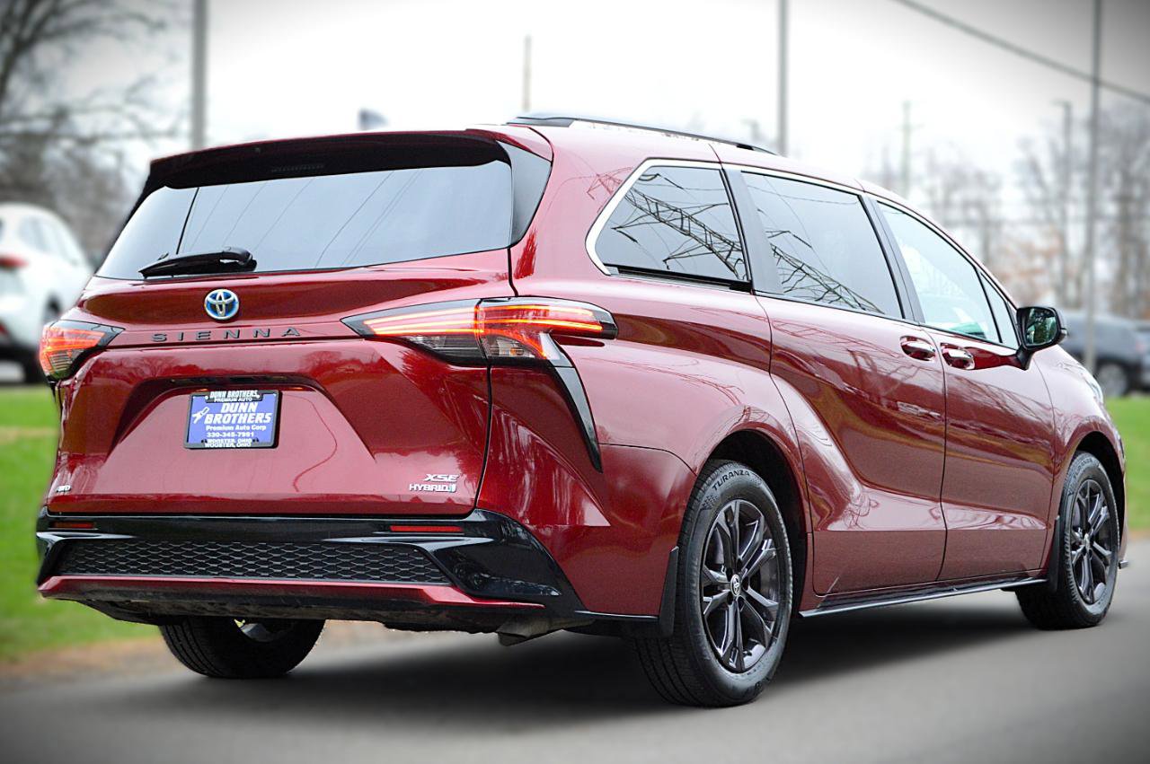 Used 2024 Toyota Sienna XSE AWD/4WD image 5
