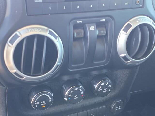 Used 2012 Jeep Wrangler Sahara image 20