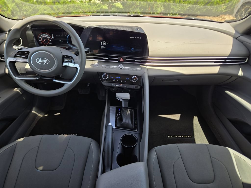 Used 2024 Hyundai Elantra SEL FWD image 12