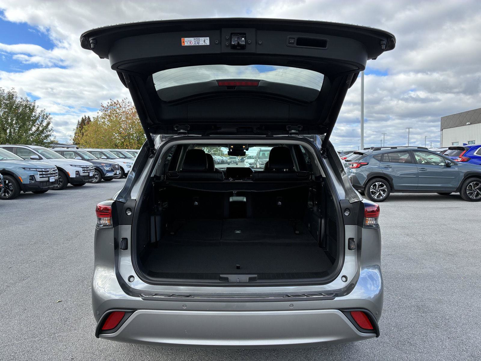 Used 2026 Toyota Highlander Limited AWD/4WD image 12