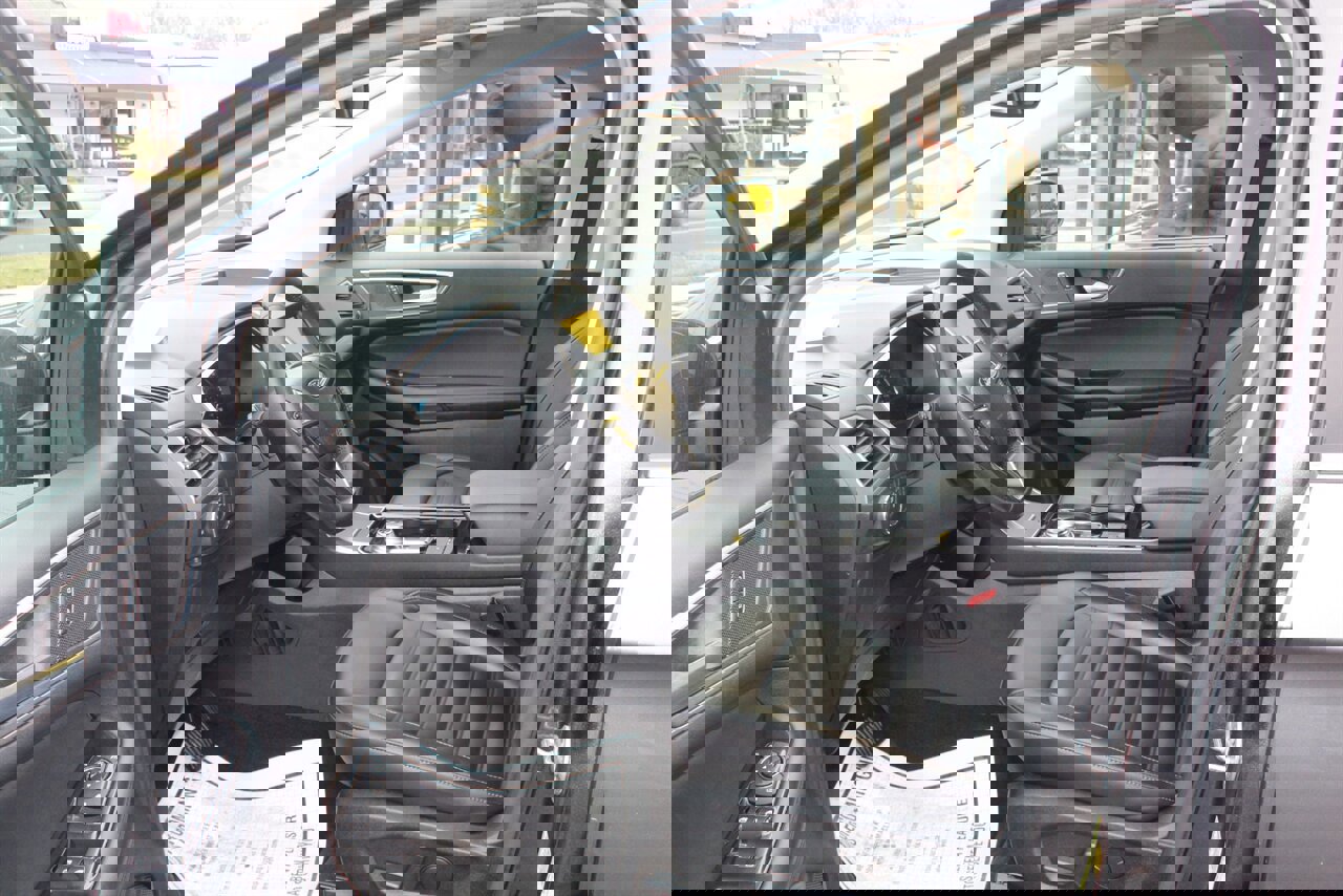 Used 2020 Ford Edge SEL w/ Convenience Package AWD/4WD image 11