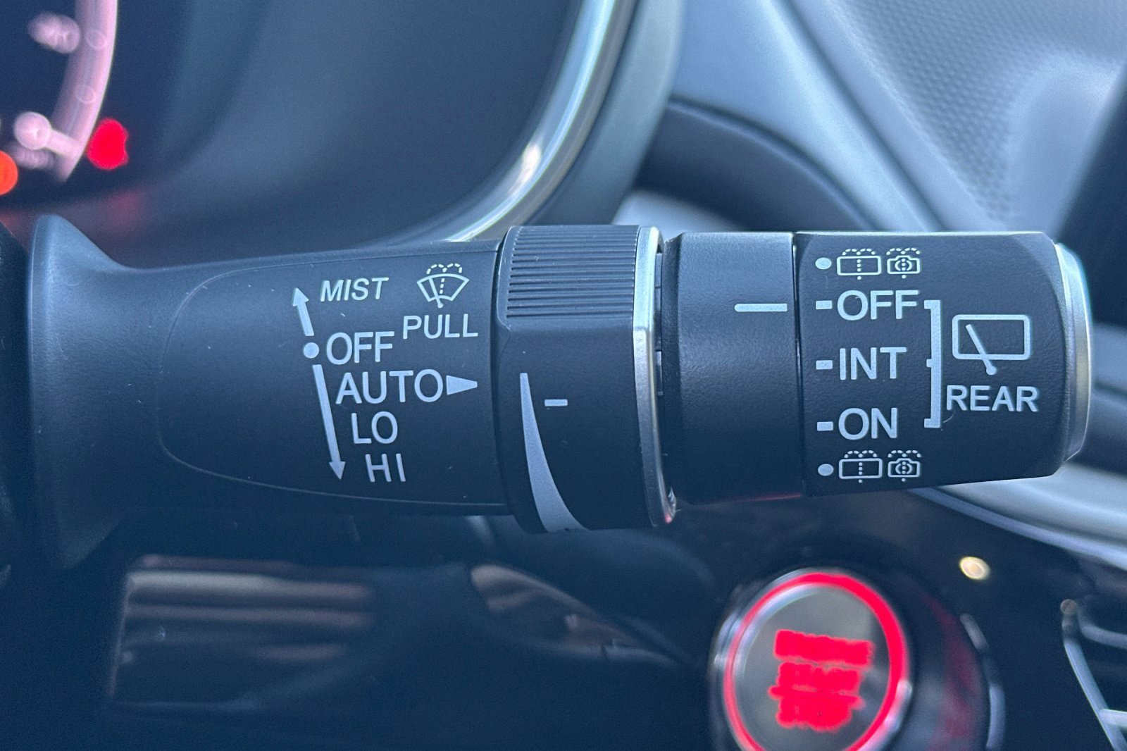 Used 2025 Acura MDX SH-AWD w/ Technology Package image 35