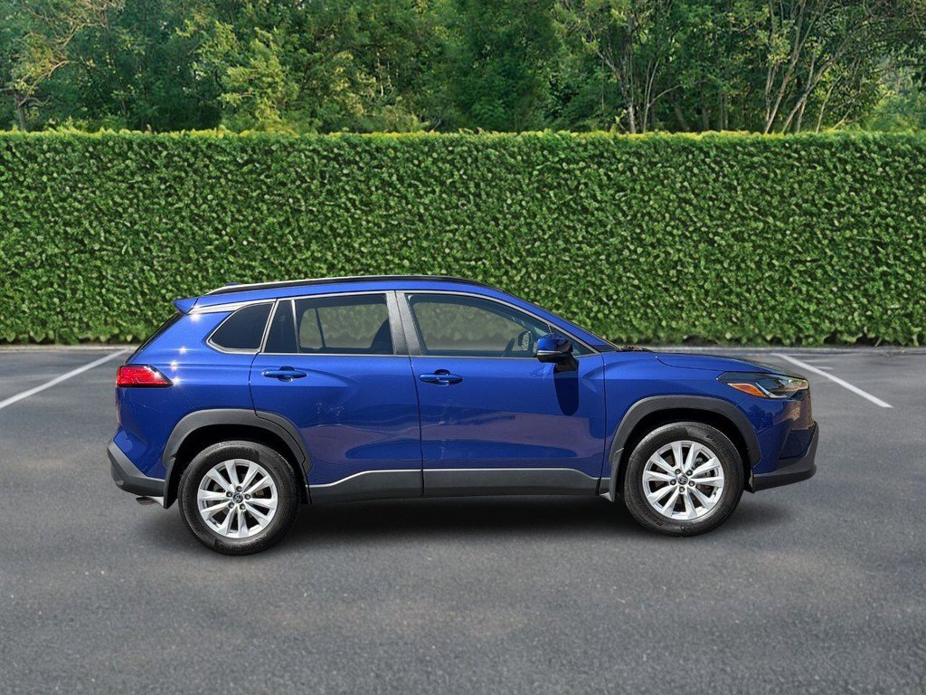 Used 2023 Toyota Corolla Cross LE w/ Moonroof Package image 2