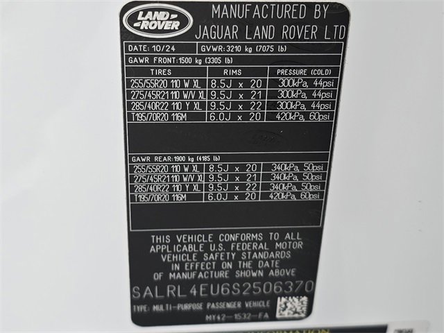 Certified 2025 Land Rover Discovery Dynamic SE image 36