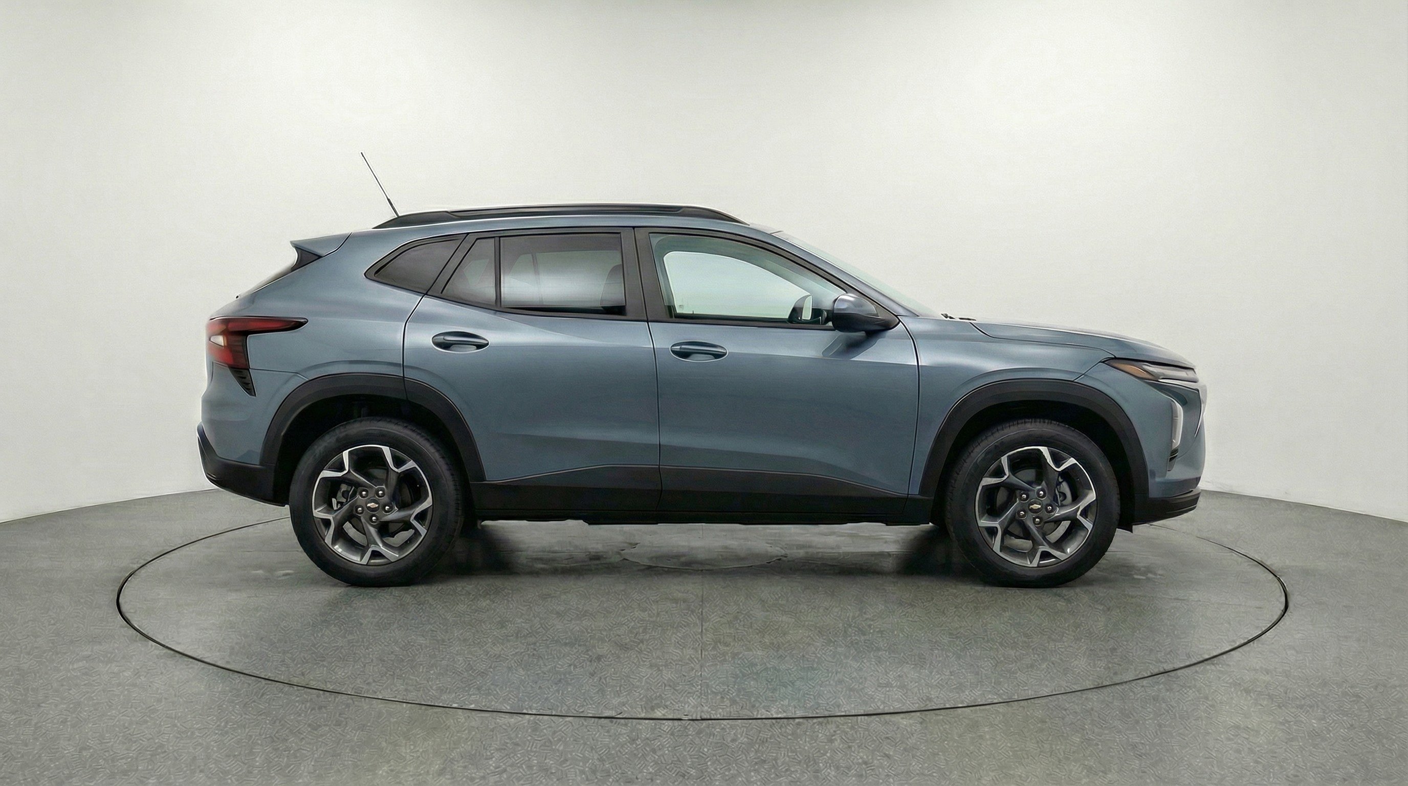 Used 2025 Chevrolet Trax LT w/ LT Convenience Package FWD image 11