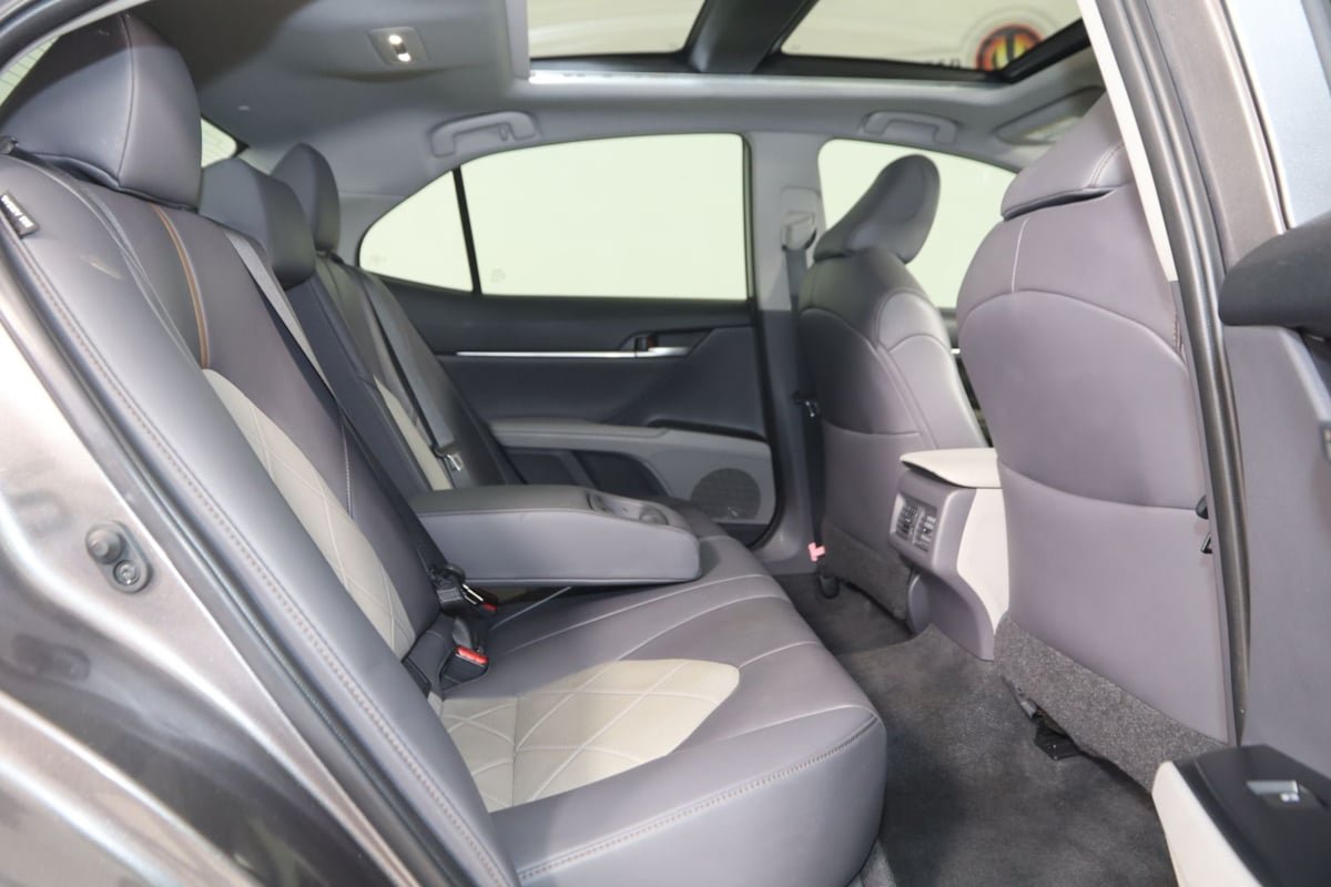 Used 2019 Toyota Camry XLE FWD image 14