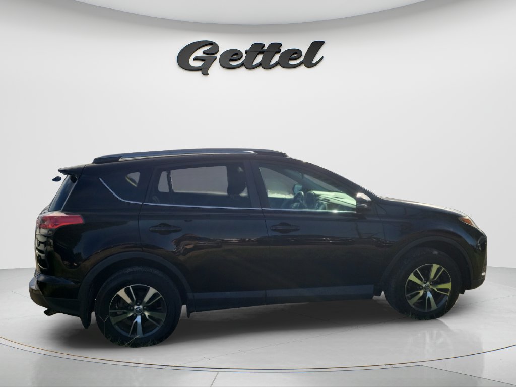 Used 2017 Toyota RAV4 XLE AWD/4WD image 6