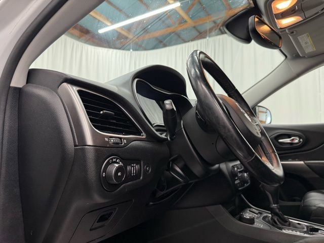 Used 2020 Jeep Cherokee Limited image 15