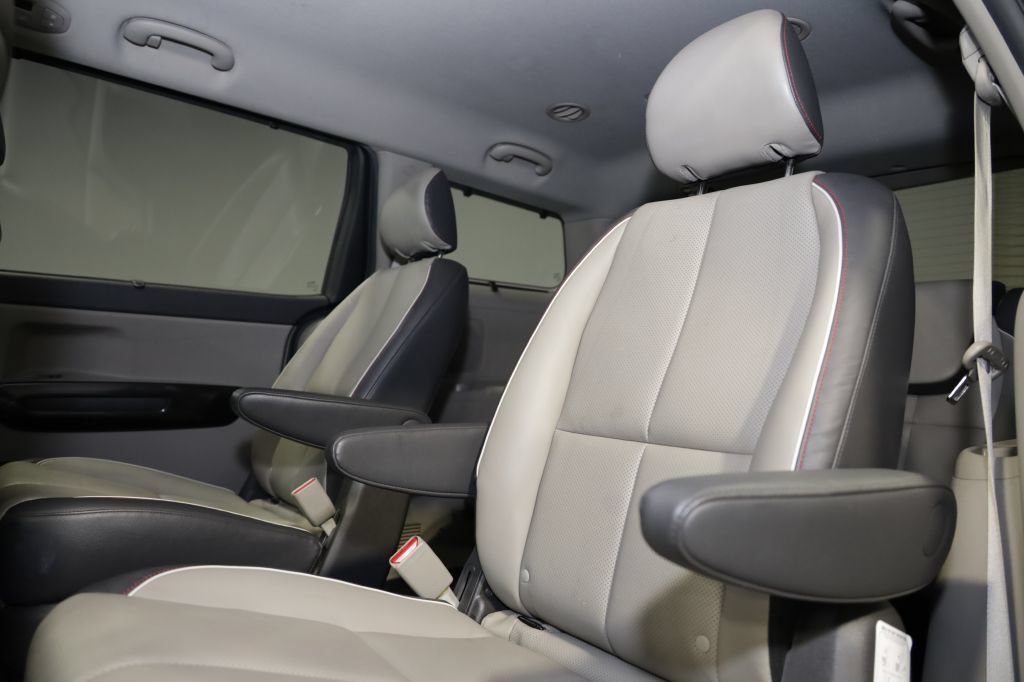 Used 2016 Kia Sedona SX FWD image 19